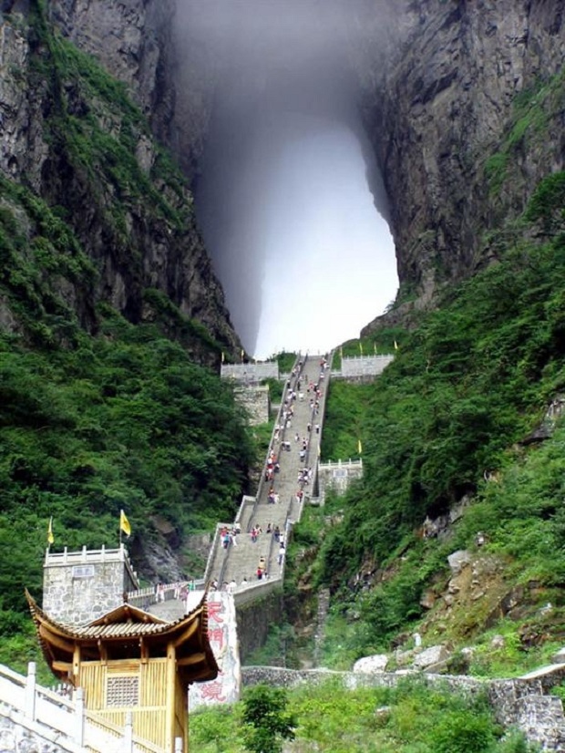 Monte Tianmen : La porta del paradiso è in Cina. FOTO E 