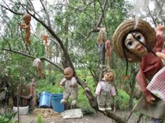 bambole inquetanti su isola messicana disabitata