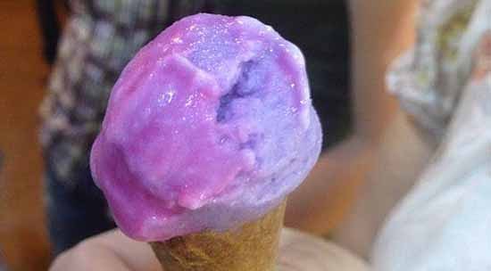 colore gelato che passa dal celeste al viola