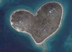 Galesnjak l’isola dell’amore a forma di cuore scoperta su Google Earth