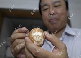 Wang Huaping, l’artista che scolpisce i volti dei calciatori sulle uova
