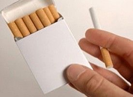 La Francia prepara il pacchetto di sigarette neutro