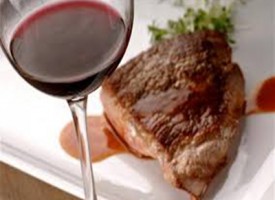 Perché si usa accompagnare la carne con il vino rosso?