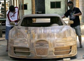 Bugatti Veyron, replica a grandezza naturale realizzata in legno teak