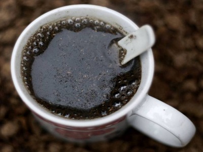 bere acqua con escrementi