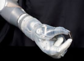 Deka Arm braccio robotico che potrebbe migliorare la vita dei disabili