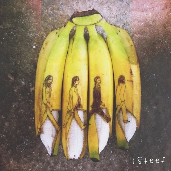 artista disegna banane